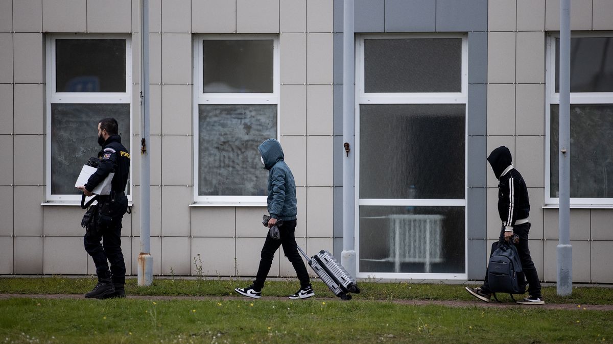 Tisíce migrantů v Česku? V zařízeních čeká na azyl pět Syřanů